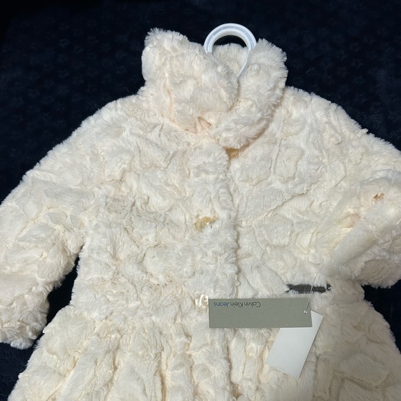 Calvin Klein - Picture 2 of 3